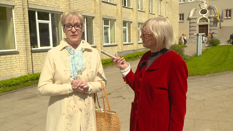 Dviračio žinios. Panelė mokytoja Leokadija: mokyklas reikia ne uždaryti, o statyti naujas!