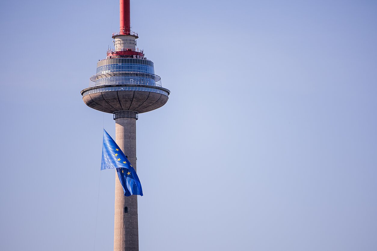 Minint Lietuvos narystės ES 20-metį, TV bokšte plazda Europos Sąjungos vėliava