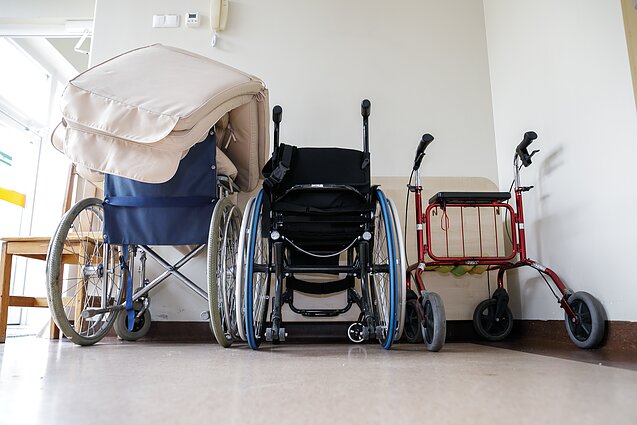 Slaugote negalią turintį artimąjį? Atskleidė, kokia parama jums priklauso ir kaip ją gauti