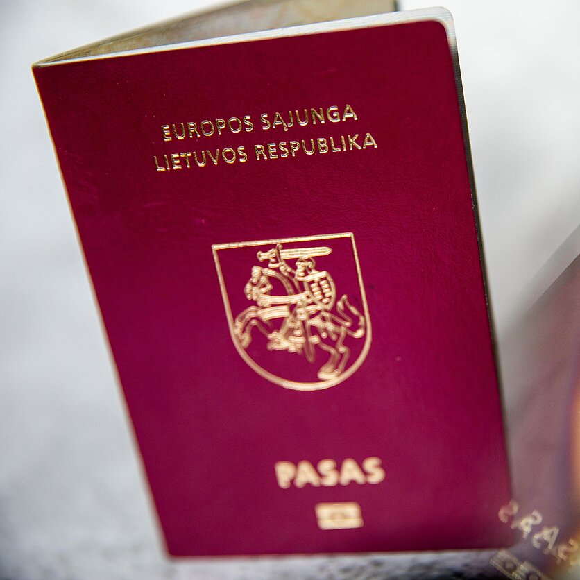 E. Blažio / LRT nuotr., Lietuvos Respublikos pasas