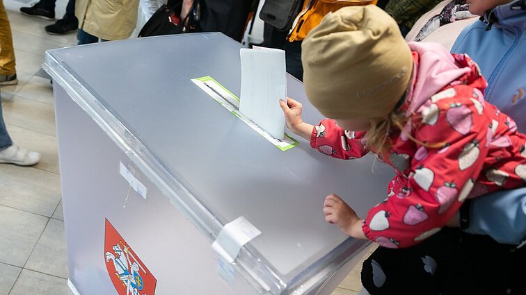 Balsuojant galima ir pasimesti: piktinamasi neaiškia pilietybės referendumo formuluote