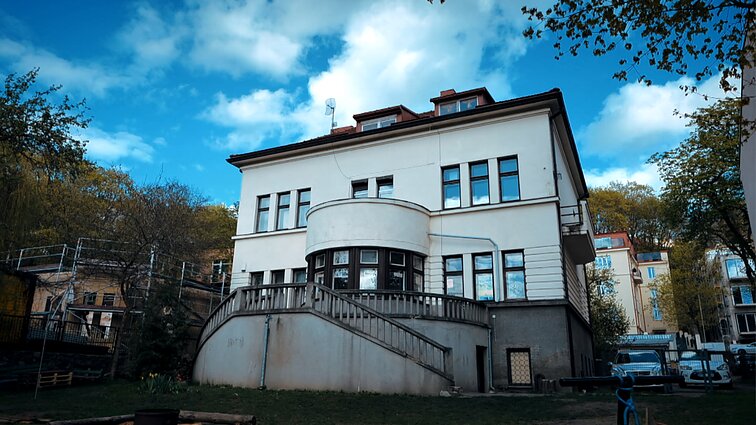 Griūvantis skautų namas: organizacija turi rūpintis ne vien jaunimo ugdymu, bet ir remontu