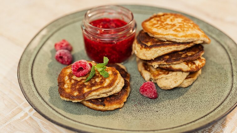 Ir Mamos dienai, ir atostogoms – burnoje tirpstantys blynai: minkštumas primins spurgas