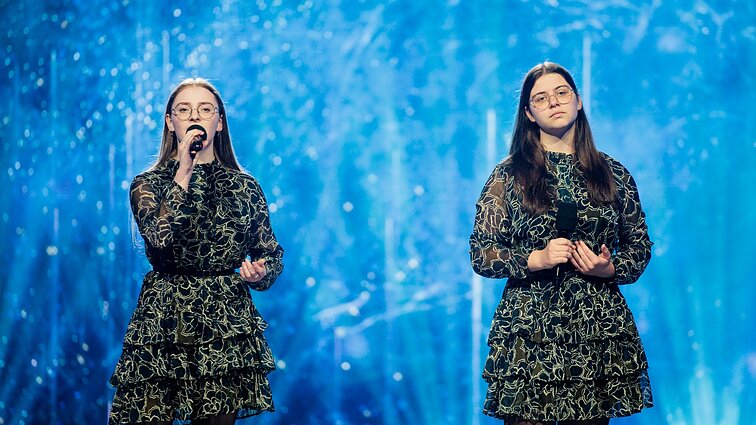 Dainų dainelė 2024. Ieva Jurevičiūtė, Rugilė Indriekutė – „Davė Dievas man“
