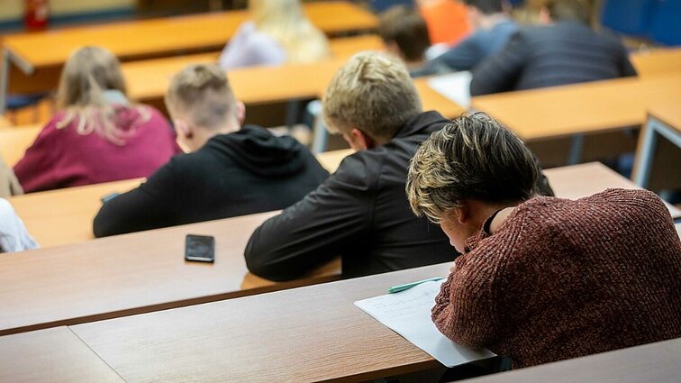 Naujovė stosiantiesiems: jaunuoliams iš socialiai jautrios aplinkos – atskira eilė
