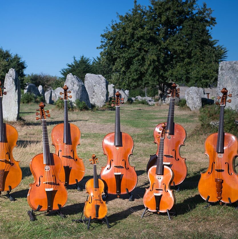 https://www.facebook.com/photo/?fbid=668822508597554&set=pb.100064094322590.-2207520000,  Ansamblio „Les Basses Réunies“ nuotrauka
