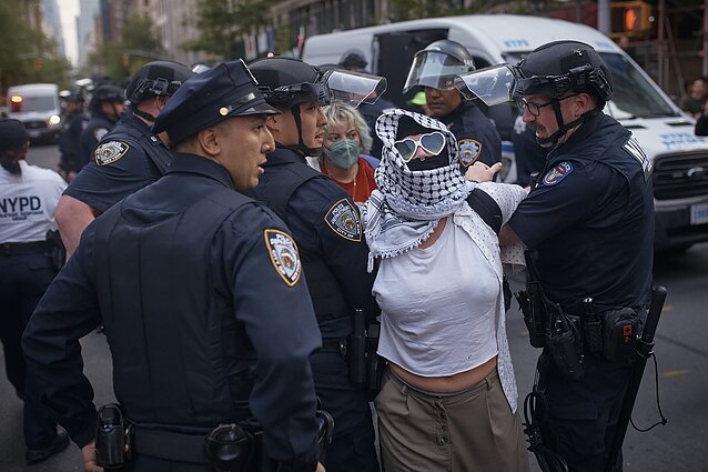 „Hamas“ sutinka su taikos pasiūlymu: Izraelis derybas tęs ir karinės operacijos nenutrauks