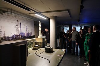 „NuSPACES“ komanda prie Ignalinos AE maketo Energetikos ir technikos muziejuje „NuSPACES“ komanda prie Ignalinos AE maketo Energetikos ir technikos muziejuje