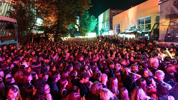 Alternatyviosios muzikos naujienų apžvalga: sugrįžimai bei žaibų dramaturgija