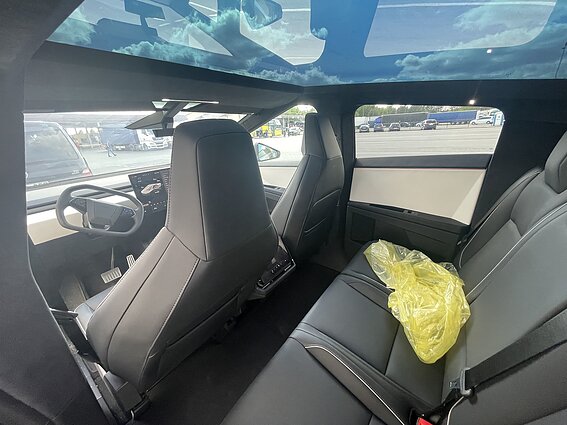 Таможенники задержали автомобили Tesla Cybertruck, которые, возможно, перевозились в Россию
