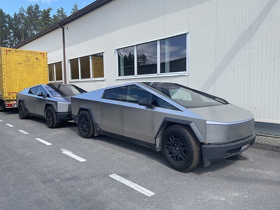 Šalčininkų rajone sulaikyti „Tesla Cybertruck“ pikapai: pradėtas tyrimas dėl kontrabandos