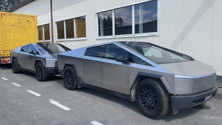 Muitininkai sulaikė du „Tesla Cybertruck“ automobilius, galimai gabentus į Rusiją