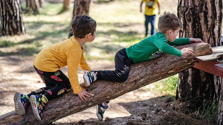Perdėtas saugojimas – meškos paslauga: kineziterapeutas apžvelgė vaikų traumų prevenciją