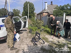 Žmonės evakuojami iš kaimų Charkivo srityje Žmonės evakuojami iš kaimų Charkivo srityje