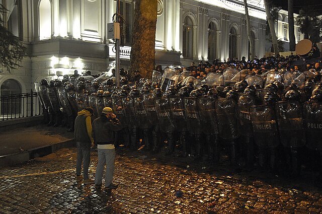 Nepaisydama protestų Sakartvelo valdžia šią savaitę priims „užsienio agentų“ įstatymą