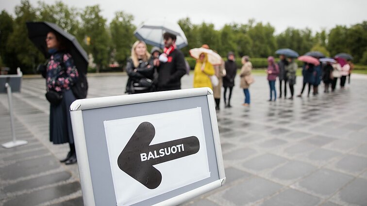 Rinkėjai apie rezultatus: nuo simpatijų gražiam ekonomistui iki nostalgijos Grybauskaitei