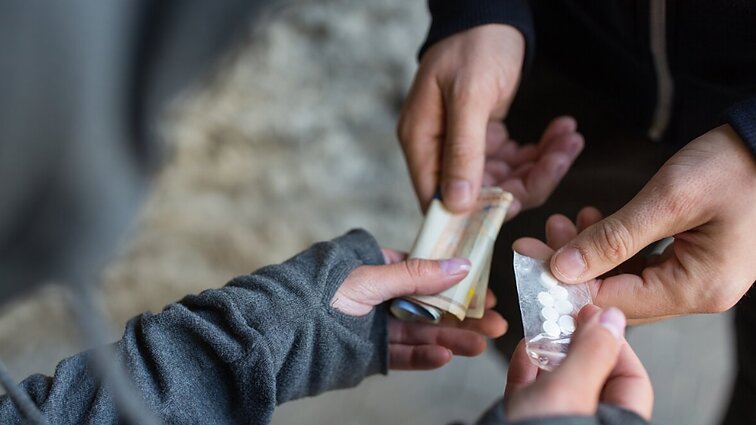 Medikai tikina – panaikinus romų gyvenvietę, narkotikų problema persikėlė į visą miestą