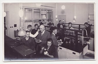 Laboratorium chemii 1937 r. Laboratorium chemii 1937 r.