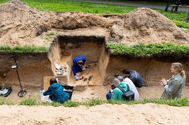 Verkių dvarvietės parke Vilniuje archeologai rado 13–14 amžių kapus
