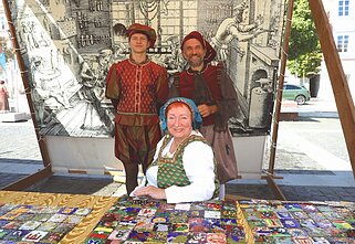 Marytė Dominaitė šv. Baltramiejaus mugėje kartu su sūnumi Jurgiu ir anūku Kipru Marytė Dominaitė šv. Baltramiejaus mugėje kartu su sūnumi Jurgiu ir anūku Kipru