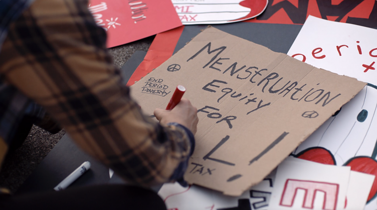 Filmo „Mėnesinės“ stop kadras (rež. Lina Lytė Plioplytė)