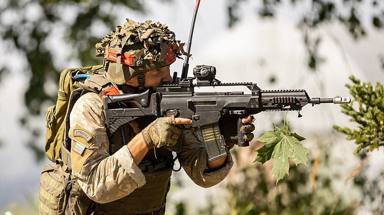 Skolintis gynybai raginantis verslas: atrodo, kad politikai labiau bijo palūkanų, nei karo