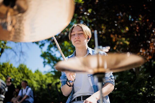 Populiariosios muzikos apžvalga: Gatvės muzikos diena ir Kolumbijos žvaigždės koncertas