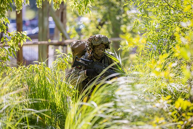Estija didina pasirengimą: mokosi karo apkasuose pagrindų, svarsto siųsti karius į Ukrainą