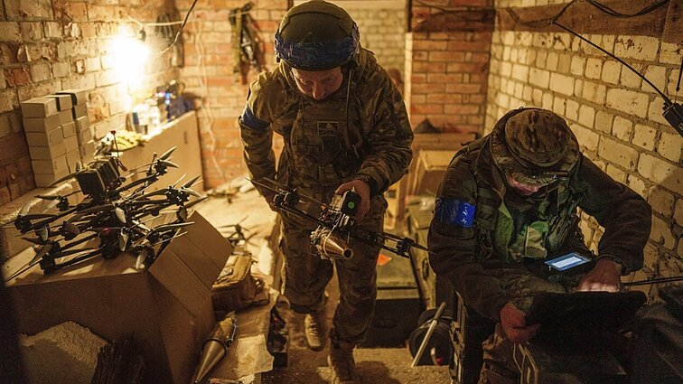 Ekspertas apie svarstymus dėl karių siuntimo į Ukrainą: būtų peržengta psichologinė riba