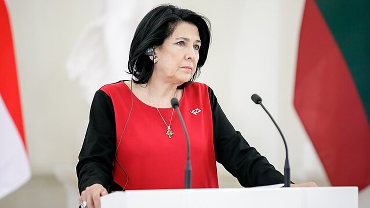 Sakartvelo prezidentė vetavo parlamento priimtą „užsienio agentų“ įstatymą