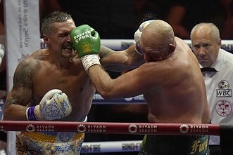 Oleksandras Usykas nugalėjo Tysoną Fury