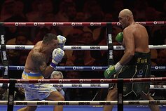 Oleksandras Usykas nugalėjo Tysoną Fury