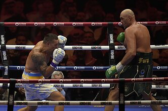 Oleksandras Usykas nugalėjo Tysoną Fury Oleksandras Usykas nugalėjo Tysoną Fury