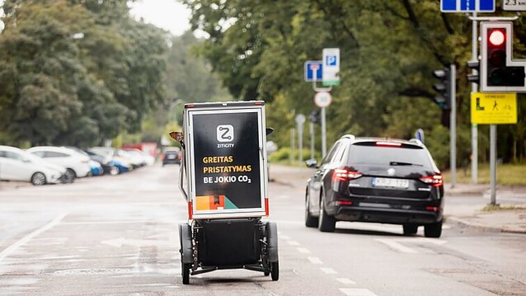 Vilniečiai skundžiasi elektrinių krovininių dviračių vairuotojais: pėstiesiems baisu