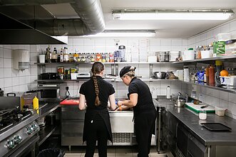 Restaurant (associative image)
