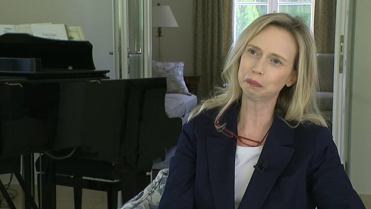 Prie Lietuvos besipratinanti JAV ambasadorė Kara McDonald: mokausi kepti medutį