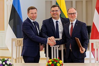 Estijos gynybos ministras Hanno Pevkuras, Lietuvos krašto apsaugos ministras Laurynas Kasčiūnas ir Latvijos gynybos ministras Andris Sprūds