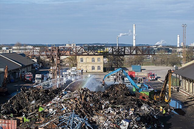 STT tiria galimą bandymą papirkti darbuotoją, vertinusį žalą po gaisro sostinės sąvartyne