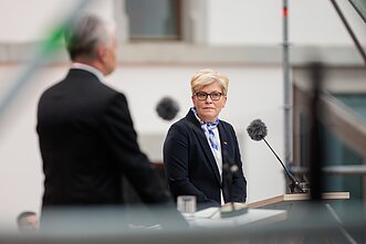 Ingrida Šimonytė ir Gitanas Nausėda susitiko paskutiniuose debatuose Ingrida Šimonytė ir Gitanas Nausėda susitiko paskutiniuose debatuose