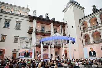 Ingrida Šimonytė ir Gitanas Nausėda susitiko paskutiniuose debatuose Ingrida Šimonytė ir Gitanas Nausėda susitiko paskutiniuose debatuose