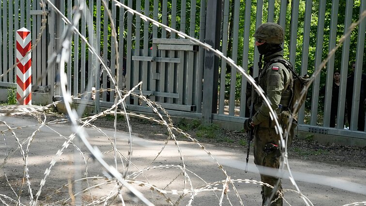 Migrantui sužalojus karį, Lenkija grąžina buferinę zoną prie Baltarusijos sienos