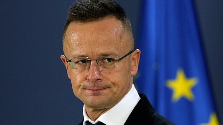 Minske apsilankęs Vengrijos ministras „bjaurėjosi“ sąjungininkais