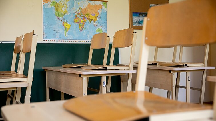 Karštis koreguoja ugdymo procesą: atsisakoma uniformų, gali būti siūloma mokytis nuotoliu