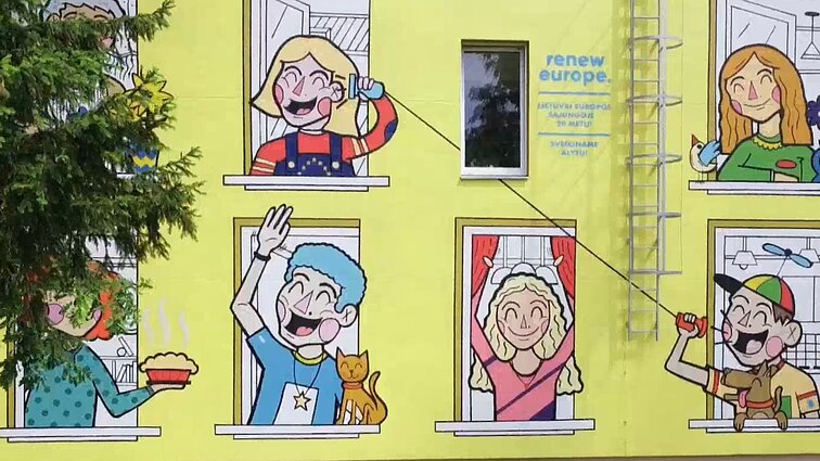 Alytuje populiarėja sieninė tapyba: pastatai puošiami žinomų menininkų darbais