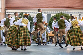 Šalia Vilniaus rotušės – nemokamas muzikos vasaros festivalis po atviru dangumi Šalia Vilniaus rotušės – nemokamas muzikos vasaros festivalis po atviru dangumi