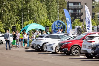 Palangoje atidarytas didžiausias Vakarų Lietuvoje elektromobilių įkrovimo parkas