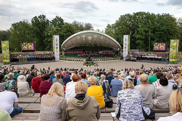 Regioninė dainų šventė „Teka saulelė“ subūrė pustrečio tūkstančio dalyvių