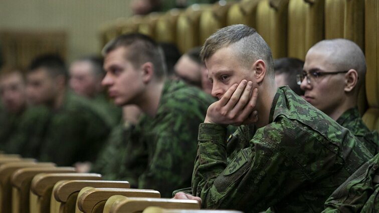 Svarstant šaukimo į kariuomenę reformą, Šlekys teigia: išimtys kariuomenėje nėra gerai