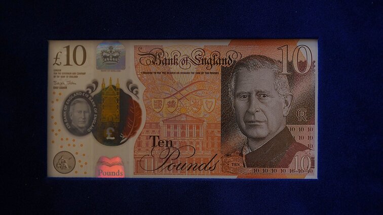 JK išleido svaro banknotus su Karolio III portretu: monarcho atvaizdas keitėsi pirmą kartą