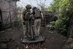 Rusijos karas prieš Ukrainą. Ukrainos kariai šalia Donecko Rusijos karas prieš Ukrainą. Ukrainos kariai šalia Donecko